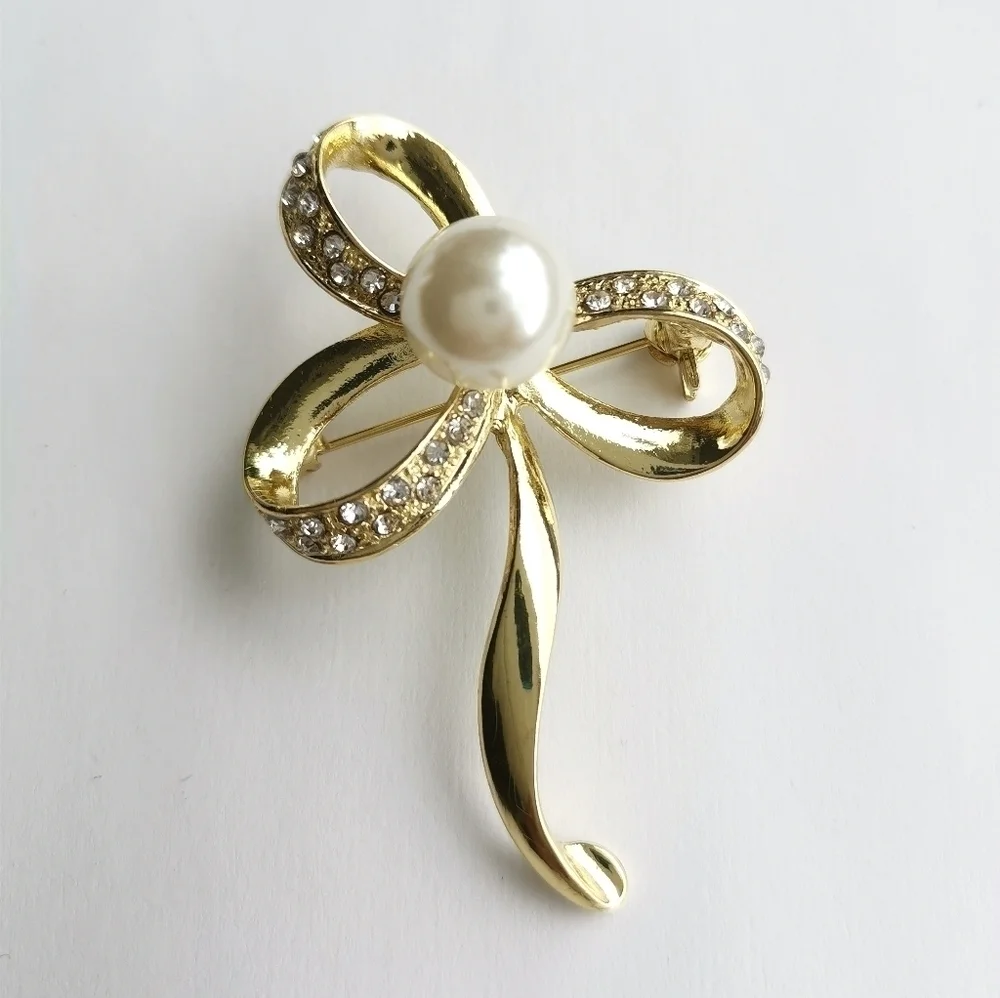 Pearl crystal brooch pin in gold tone mid century style - Picture 1 of 5